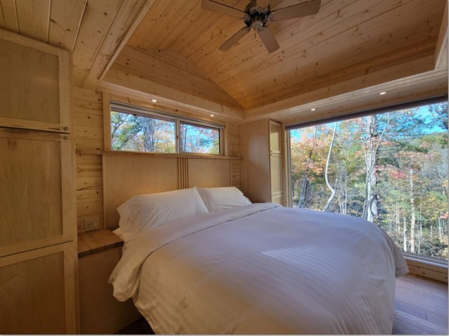 Classic King Tiny House Lot 9 Canoe Bay Village 005