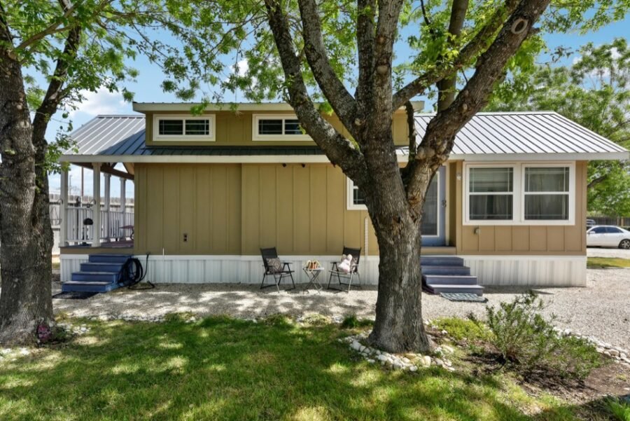 1-web-or-mls-S I-35 Frontage Rd-001