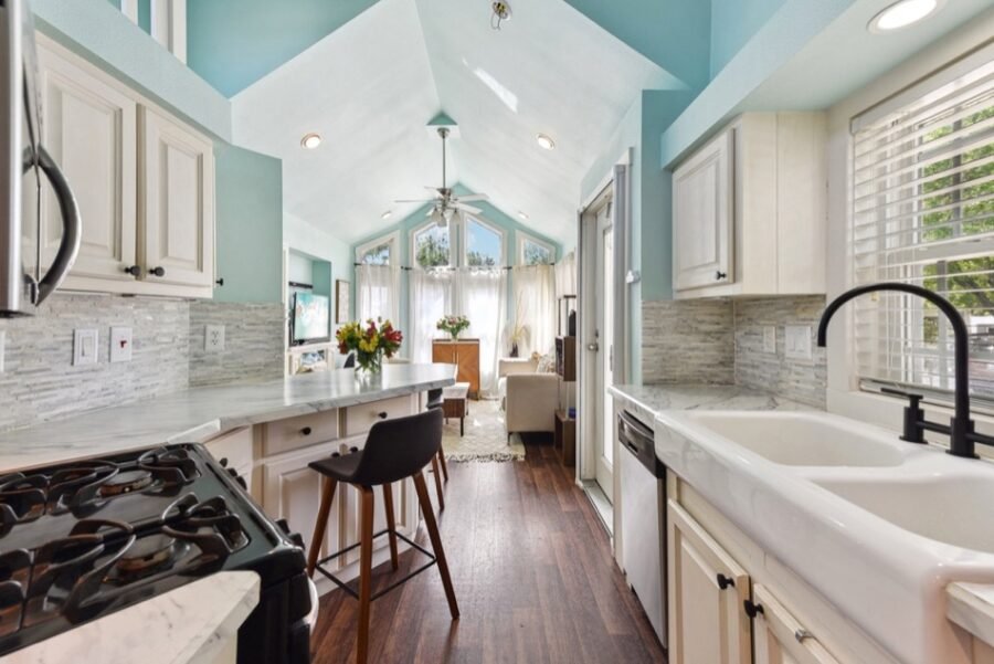 10-web-or-mls-S I-35 Frontage Rd-010