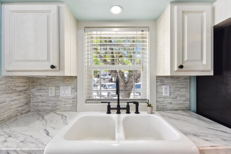 11-web-or-mls-S I-35 Frontage Rd-011