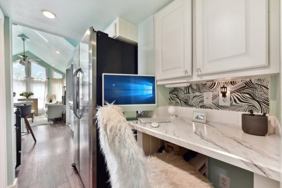 12-web-or-mls-S I-35 Frontage Rd-012