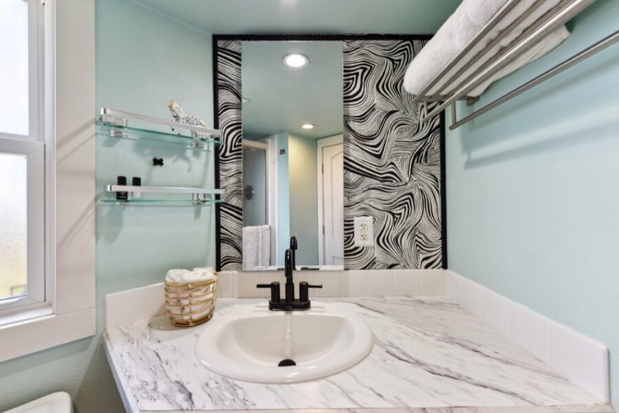 15-web-or-mls-S I-35 Frontage Rd-015