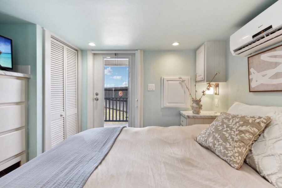 17-web-or-mls-S I-35 Frontage Rd-017