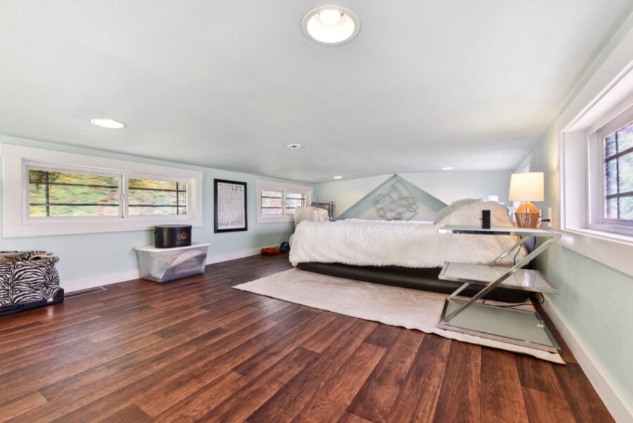 21-web-or-mls-S I-35 Frontage Rd-021