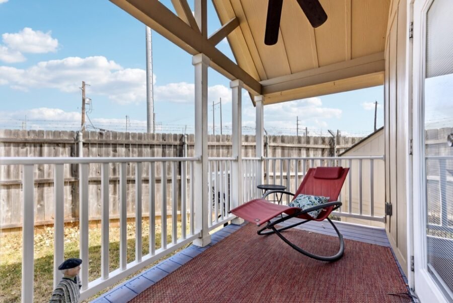 26-web-or-mls-S I-35 Frontage Rd-026