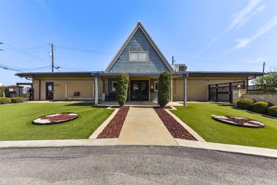 27-web-or-mls-S I-35 Frontage Rd-901