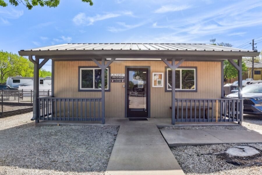 28-web-or-mls-S I-35 Frontage Rd-902