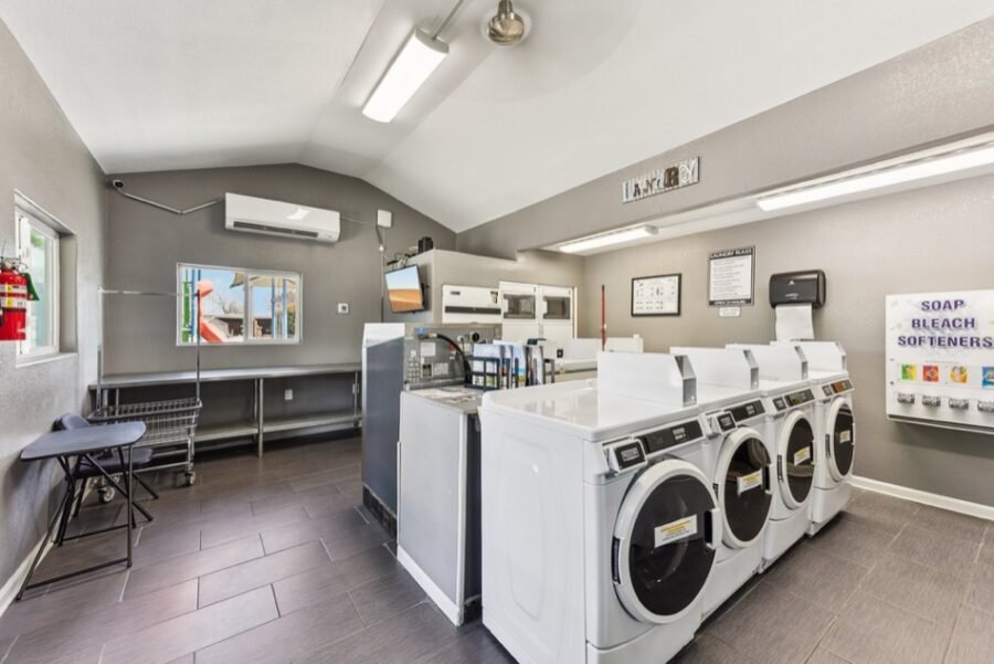 29-web-or-mls-S I-35 Frontage Rd-903