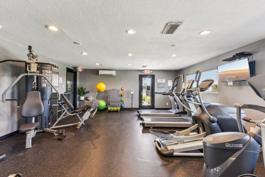 31-web-or-mls-S I-35 Frontage Rd-905