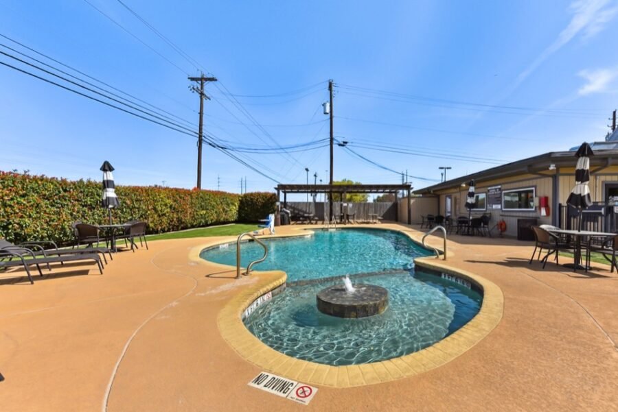 35-web-or-mls-S I-35 Frontage Rd-909