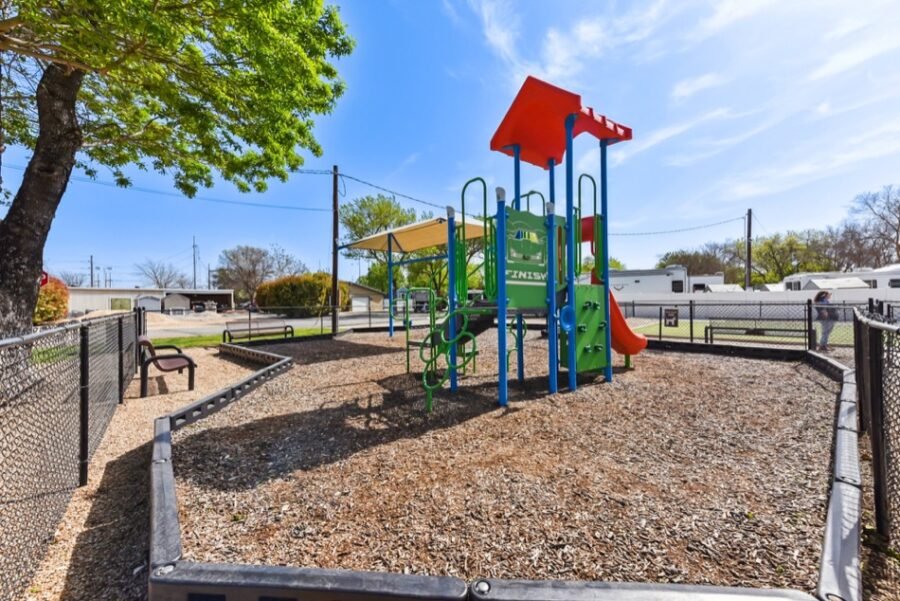 37-web-or-mls-S I-35 Frontage Rd-911