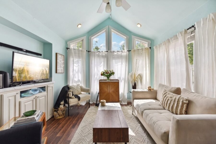 5-web-or-mls-S I-35 Frontage Rd-005