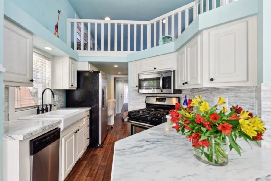 8-web-or-mls-S I-35 Frontage Rd-008