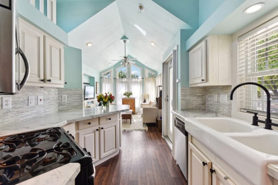 9-web-or-mls-S I-35 Frontage Rd-009