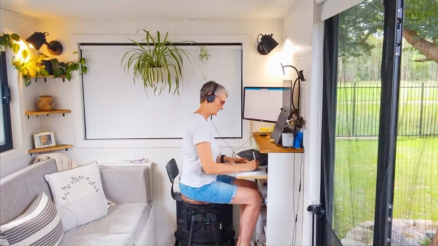 exploring-alternatives-woman-moves-into-a-tiny-house-to-reduce-expenses-make-retirement-affordable-photo-1-900x507-1 Woman Moves into a Tiny House to Reduce Expenses and Make Retirement Affordable - Exploring Alternatives and Anne-Marijke 4