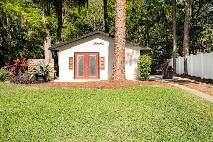 Cypress Point Cottage in Tavares, Florida