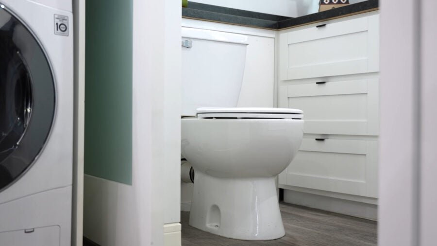 579-tour-this-foldable-house-only-500-down_-6-900x506-1 (579) Tour This Foldable House (Only $500 Down!_) (6)