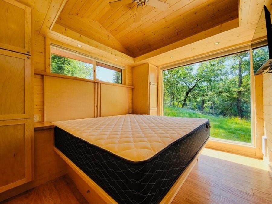 Lakefront Classic King XL Tiny House on Lot 16 007